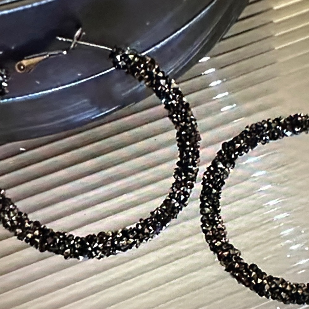 Unlisted luxury hoop Sparkling Black Earrings - Picture 5 of 7